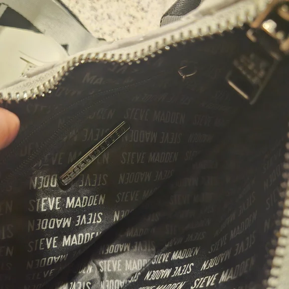 NWT Steve Madden 2 Pc Grey Quilted Convertable Crossbody Women's Bag - Picture 10 of 12